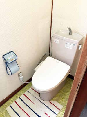【トイレ】 | 石狩市花川南8-4　戸建 | ２Fにも温水洗浄便座のトイレあります♪