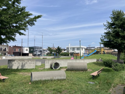 【周辺】 | 石狩市花川南8-4　戸建 | すぐ隣の区画には公園があり、お散歩が捗ります♪