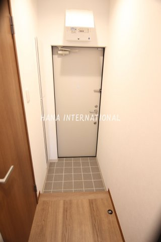 ミッドテラス草加の玄関