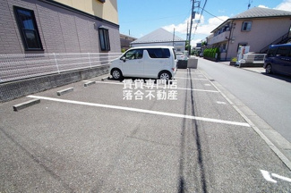 【駐車場】 | フレマリール塩澤 | 敷地内駐車場完備