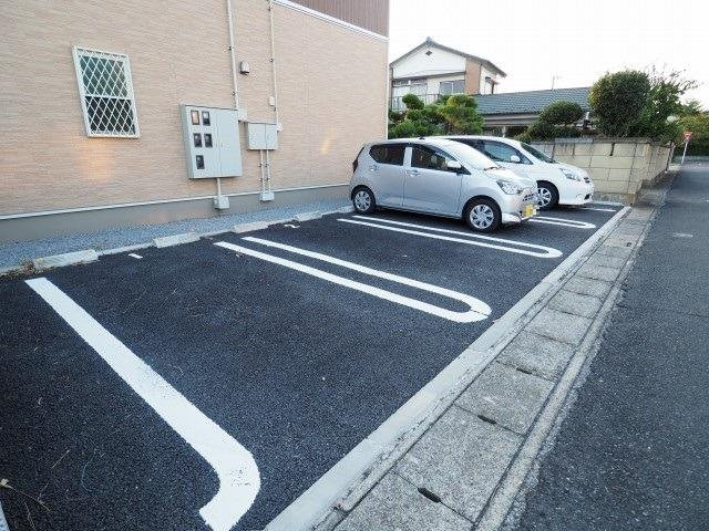 プティ・アビタシオンの駐車場