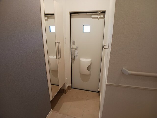 ヴィラ　セレーノの玄関