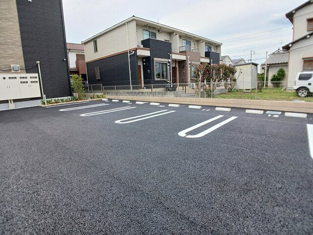 ヴィラ　セレーノの駐車場