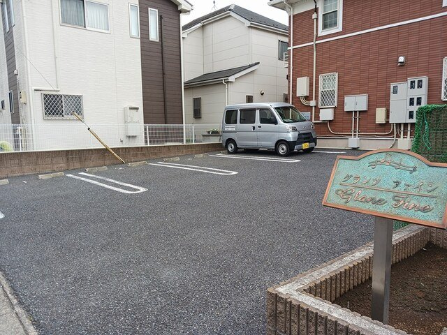グランツファインの駐車場