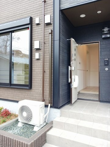 Ｋｕｒａ・保田窪本町の玄関