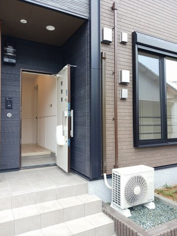 Ｋｕｒａ・保田窪本町の玄関