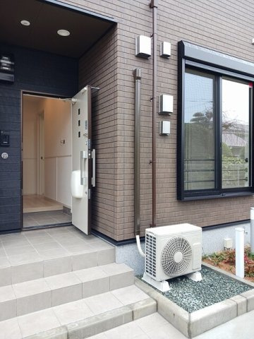 Ｋｕｒａ・保田窪本町の玄関