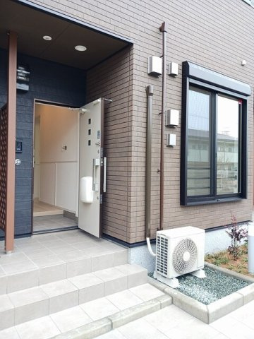 Ｋｕｒａ・保田窪本町の玄関
