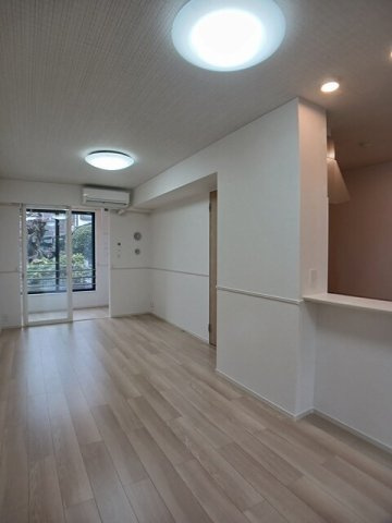 Ｋｕｒａ・保田窪本町の居間・リビング
