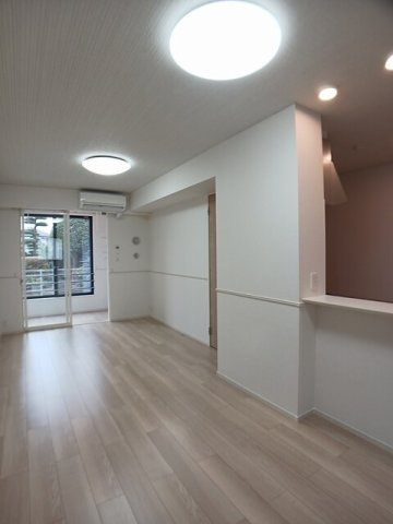 Ｋｕｒａ・保田窪本町の居間・リビング