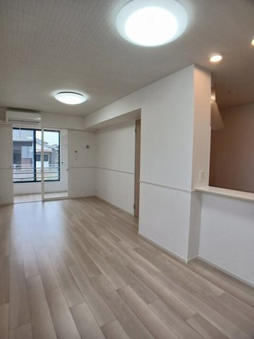 Ｋｕｒａ・保田窪本町の居間・リビング