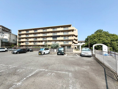【駐車場】 | ライオンズヒルズ堀上町 | 【駐車場】敷地内駐車場ございますよ！空き状況確認必要です！詳しくは担当までお問い合わせください！
