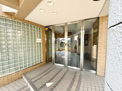 【エントランス】 | ライオンズヒルズ堀上町 | お客様が安心して物件探しが出来るよう心がけております！お気軽にお問い合わせください！！