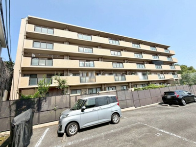 【駐車場】 | ライオンズヒルズ堀上町 | 【ＬＤＫ約１４帖】大きな窓のあるリビングは、陽光あふれる明るい空間です。居心地良く、ご家族皆がゆったり寛げる憩いの空間となりそうです♪