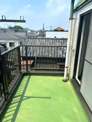 東京アパートメントのバルコニー