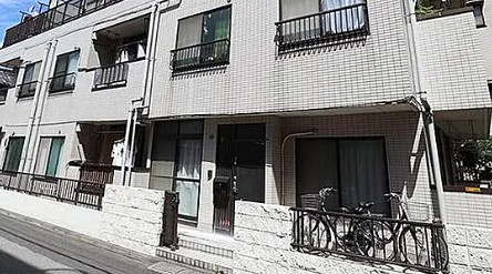 東京アパートメントのエントランス