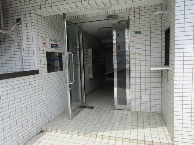 ビアメゾン高幡不動のエントランス