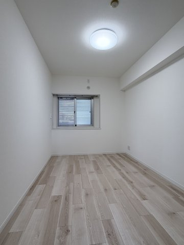 ライオンズマンション浦添宮城の洋室|BEDROOM(2)　6.1帖
こちらにも出窓♪