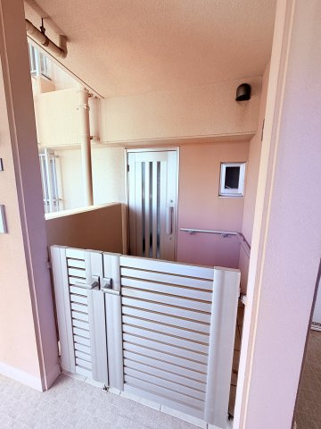 ライオンズマンション浦添宮城の玄関|これ重要　専用ポーチ
あるとないとじゃ大きく違います