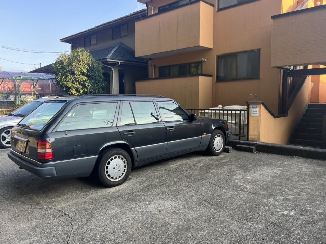 メゾン塩澤の駐車場