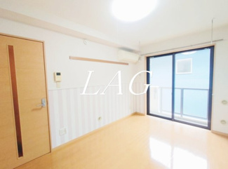 【居間・リビング】 | アムール・チュラⅡ | 洋室のお部屋です。（同仕様です。）