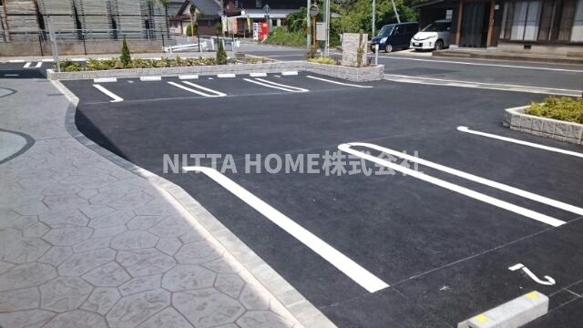 カーサ　ミランダの駐車場|敷地内に駐車場、駐輪場があります◎