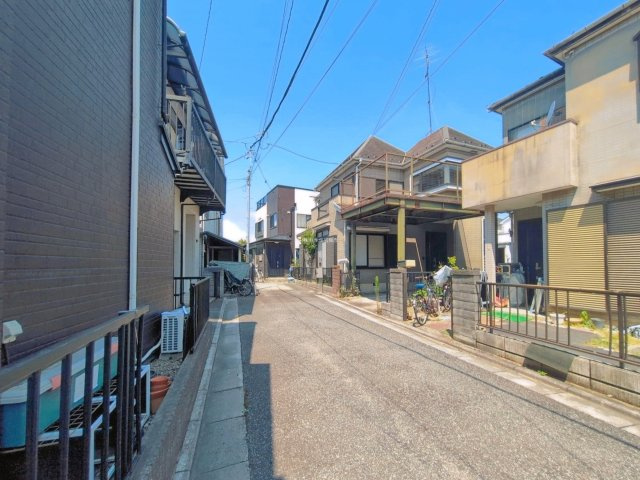 ふじみ野市谷田２丁目の中古一戸建の前面道路含む現地写真