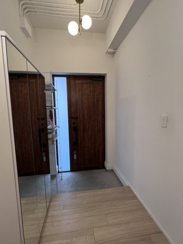 北谷町砂辺中古戸建の玄関|玄関入ってすぐからセンスの良さが伝わります。

