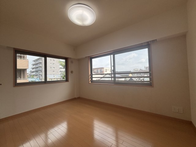 日神パレステージ河辺南の居間・リビング