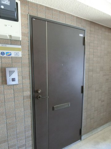 ウィスタリアの玄関