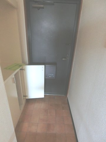 ウィスタリアの玄関