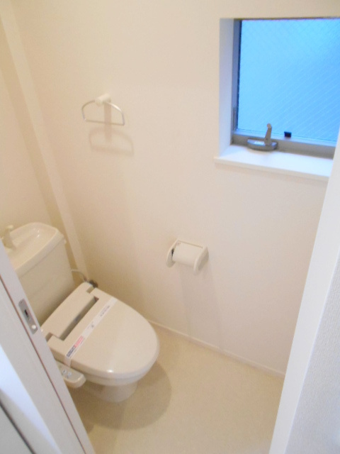 Ｎ・Ａ　ＰＬＡＺＡ　ＯＭＯＲＩ　Ⅲのトイレ|ウォシュレット付トイレには窓もあります