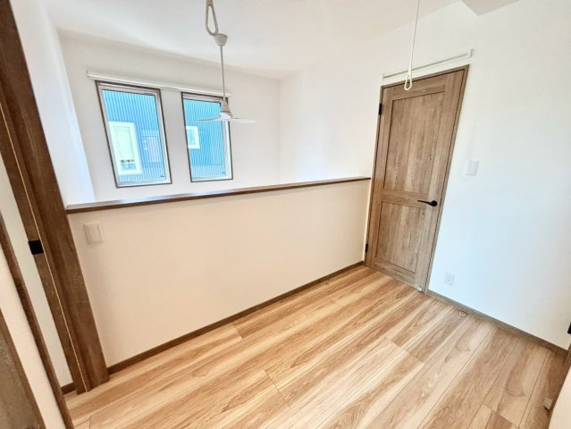 福住２条９丁目　新築戸建のその他|2階フリースペース。室内物干しを備え、来客時の室内干しにも便利◎