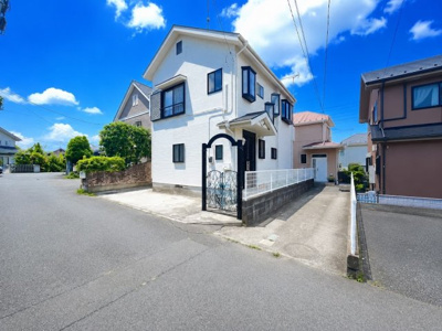 【外観】 | ◆町田市木曽西１丁目　中古戸建◆ | ◆堂々たる趣ながら、主張し過ぎずどこか余裕を感じさせるシャープなフォルムで佇む邸宅は、晴天の空と照らし合わせる事で、本来あるべき完成形の姿を見せてくれます。