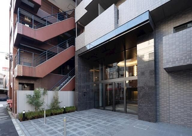 ルーブル池袋弐番館のエントランス