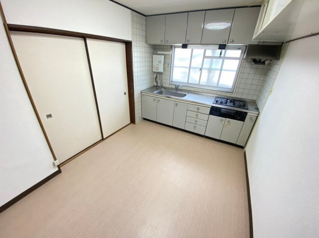 神陵台東住宅48号棟の居間・リビング