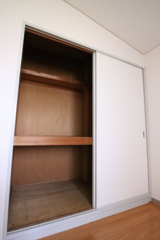 メゾン日宏の収納|※同建物別部屋の参考写真です。