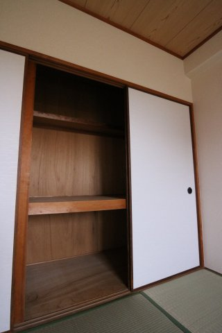 メゾン日宏の収納|※同建物別部屋の参考写真です。