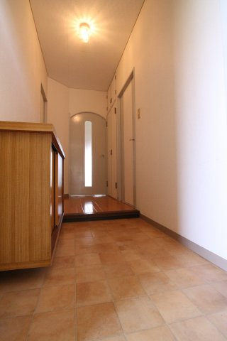 メゾン日宏の玄関|※同建物別部屋の参考写真です。