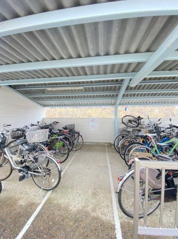 星陵台住宅１号棟の駐車場