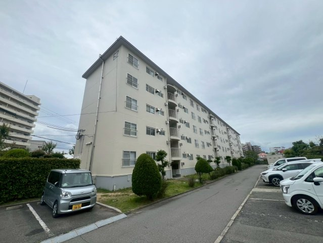 神陵台西住宅62号棟の外観