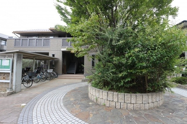 クレールタウン立花のエントランス