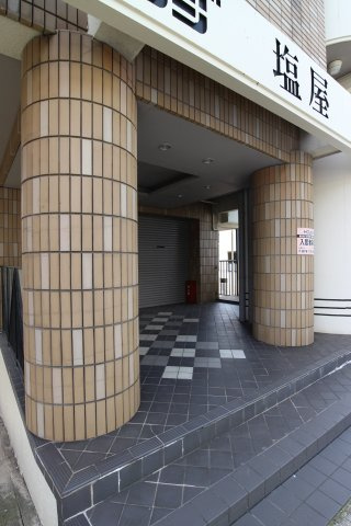 サンビレッジ塩屋のエントランス