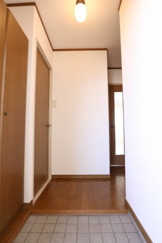 ハイツべルビュウの玄関