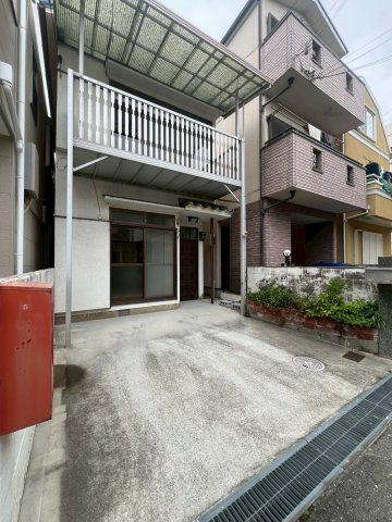 星陵台1丁目貸家の駐車場