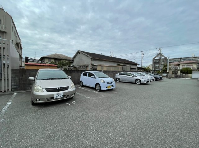 ユマリアコートの駐車場