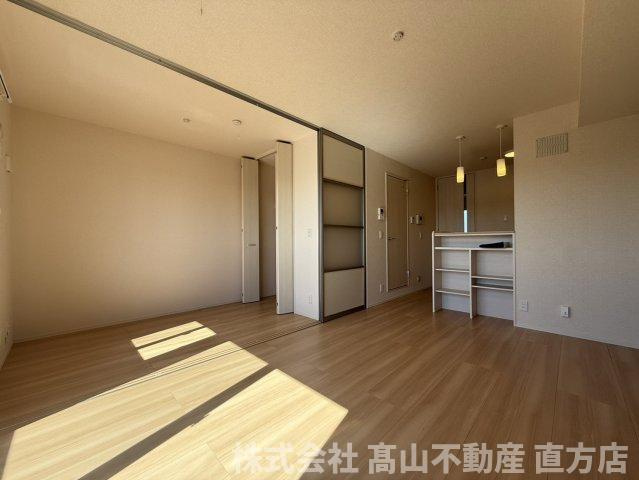 北九州市八幡西区大字楠橋のアパートの居間・リビング