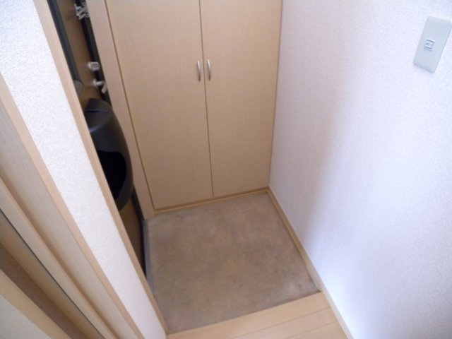 シロス船上B棟の玄関