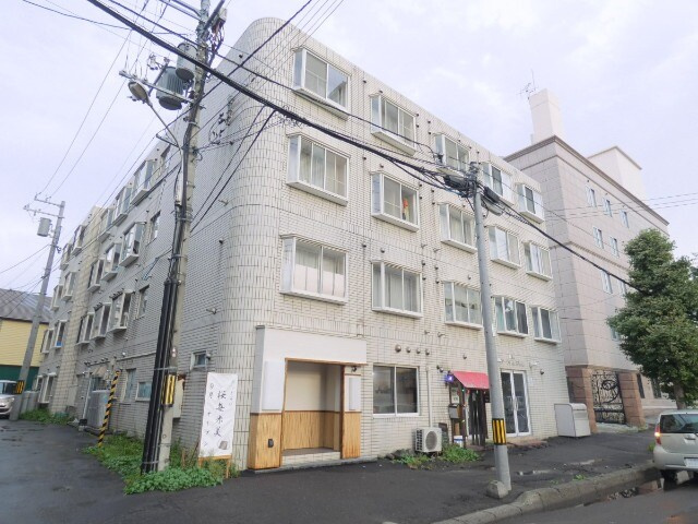 札幌市中央区北六条西１３丁目のアパート