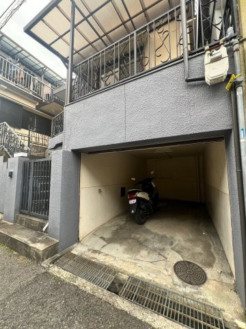 舞子坂4丁目戸建の駐車場